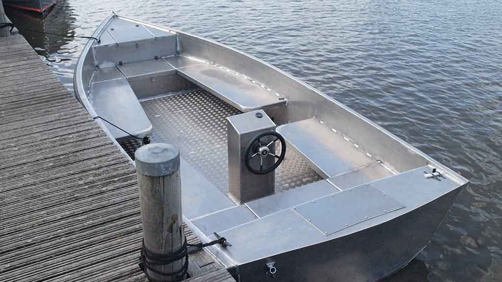 E-sloep 580 zijkant