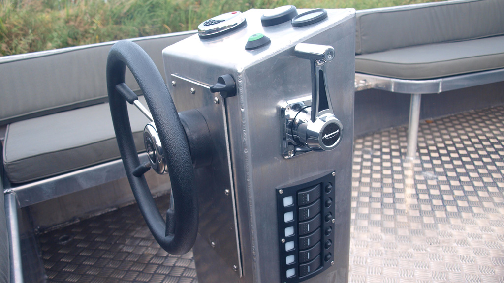 Stuurconsole E-sloep 580